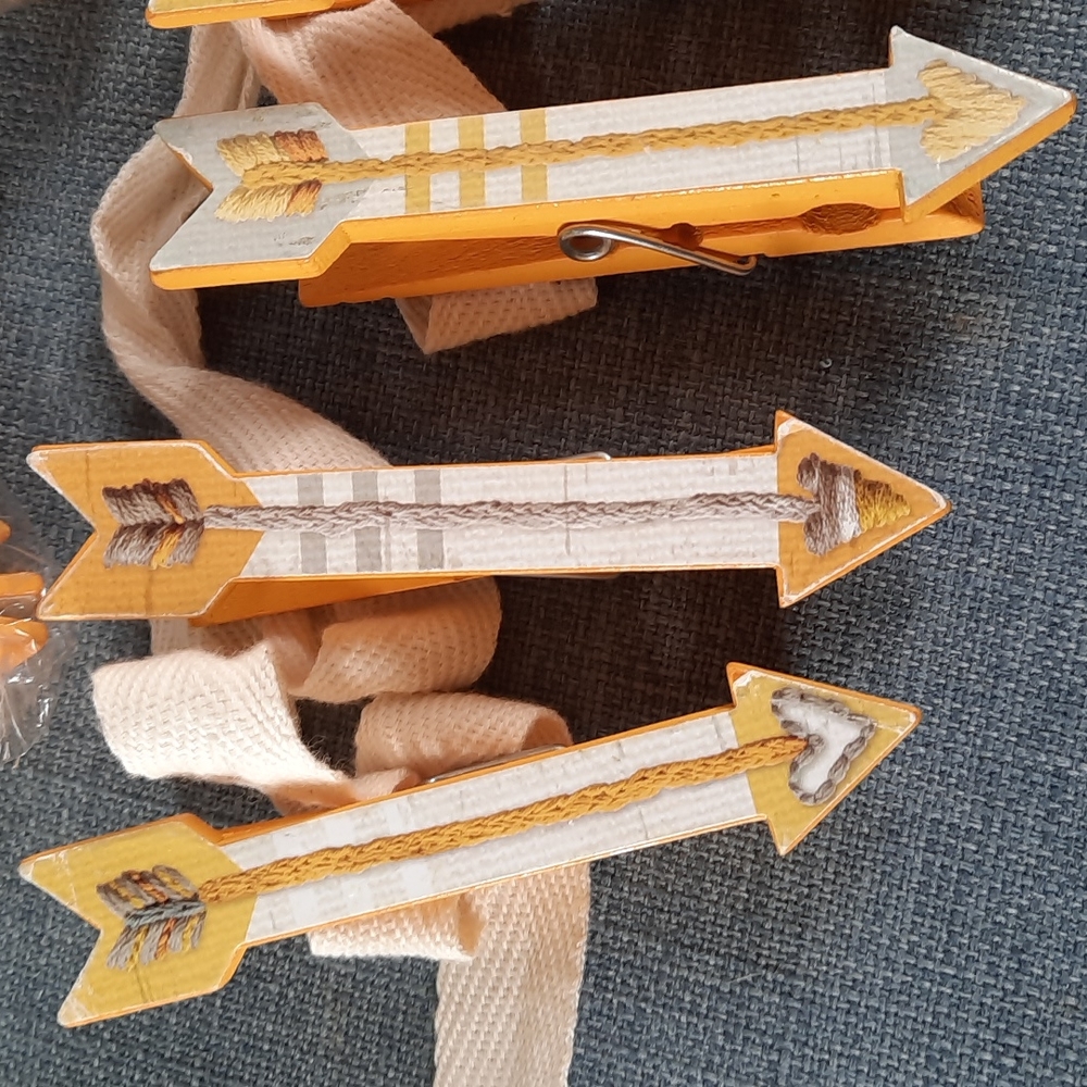 Clothespin Bunting Photo Wall Display Arrows Yellow Picture Clips Doorway Accent - Picture 2 of 4